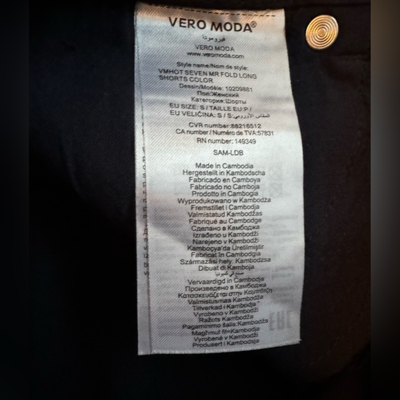 Vero Moda Blue Denim Shorts NWOT - Picture 2 of 4